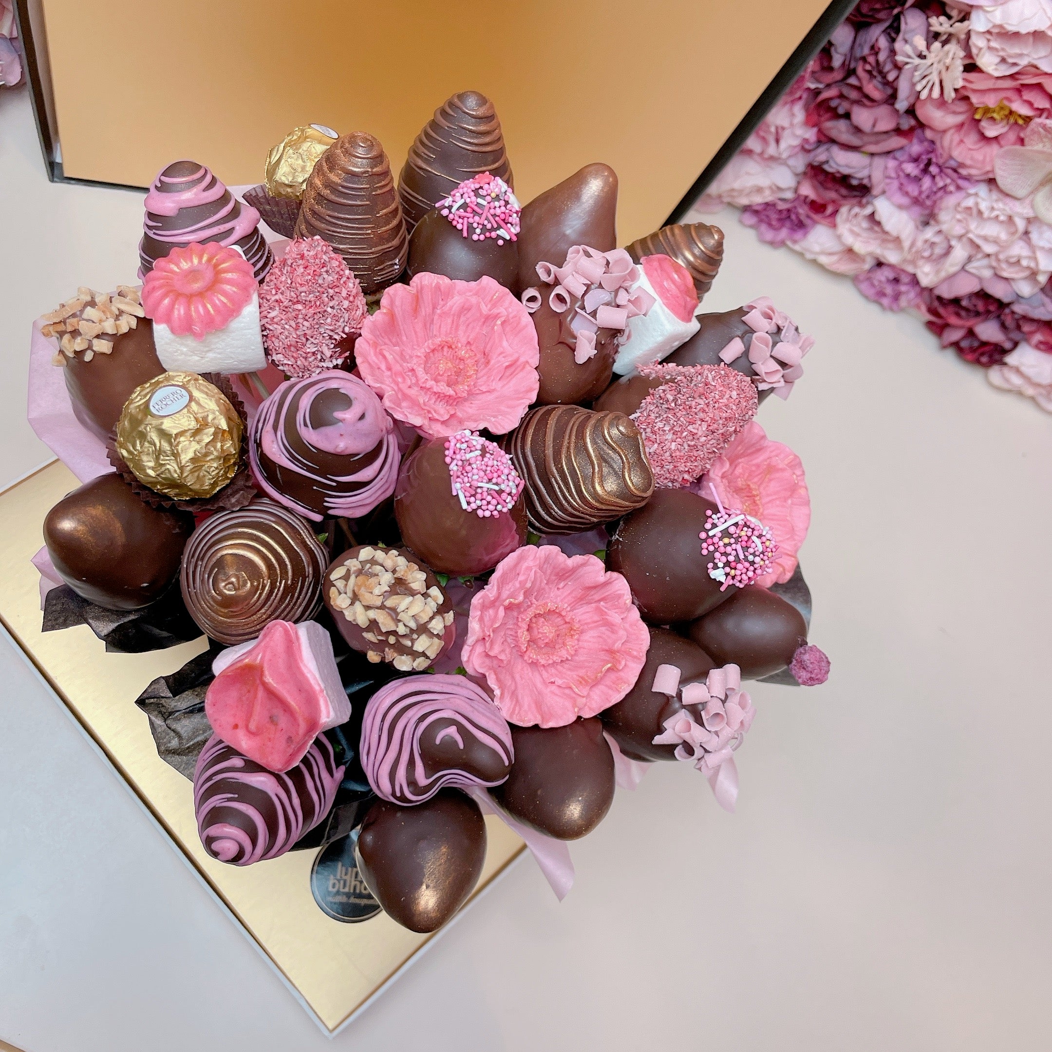 Chocolate dipped strawberries GIFT
