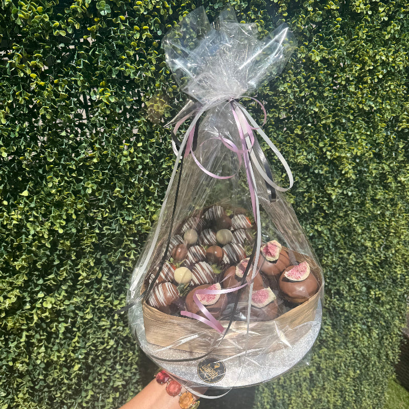 Valentine’s Day treats for her,
Chocolate-dipped strawberries gift, Same-day Valentine’s Day gift Melbourne