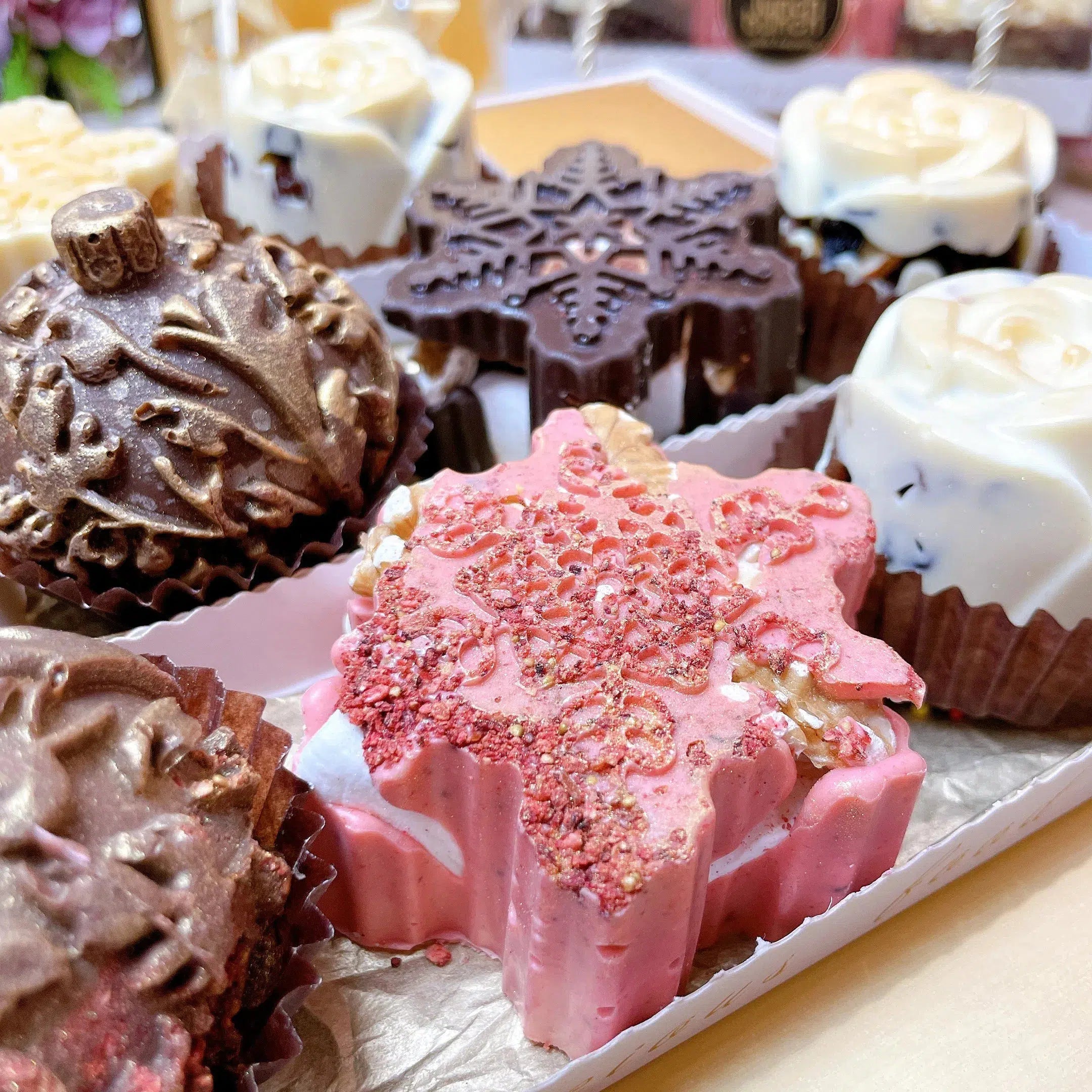 CHOCOLATE SNOWFLAKE CHRISTMAS DESSERT BOX