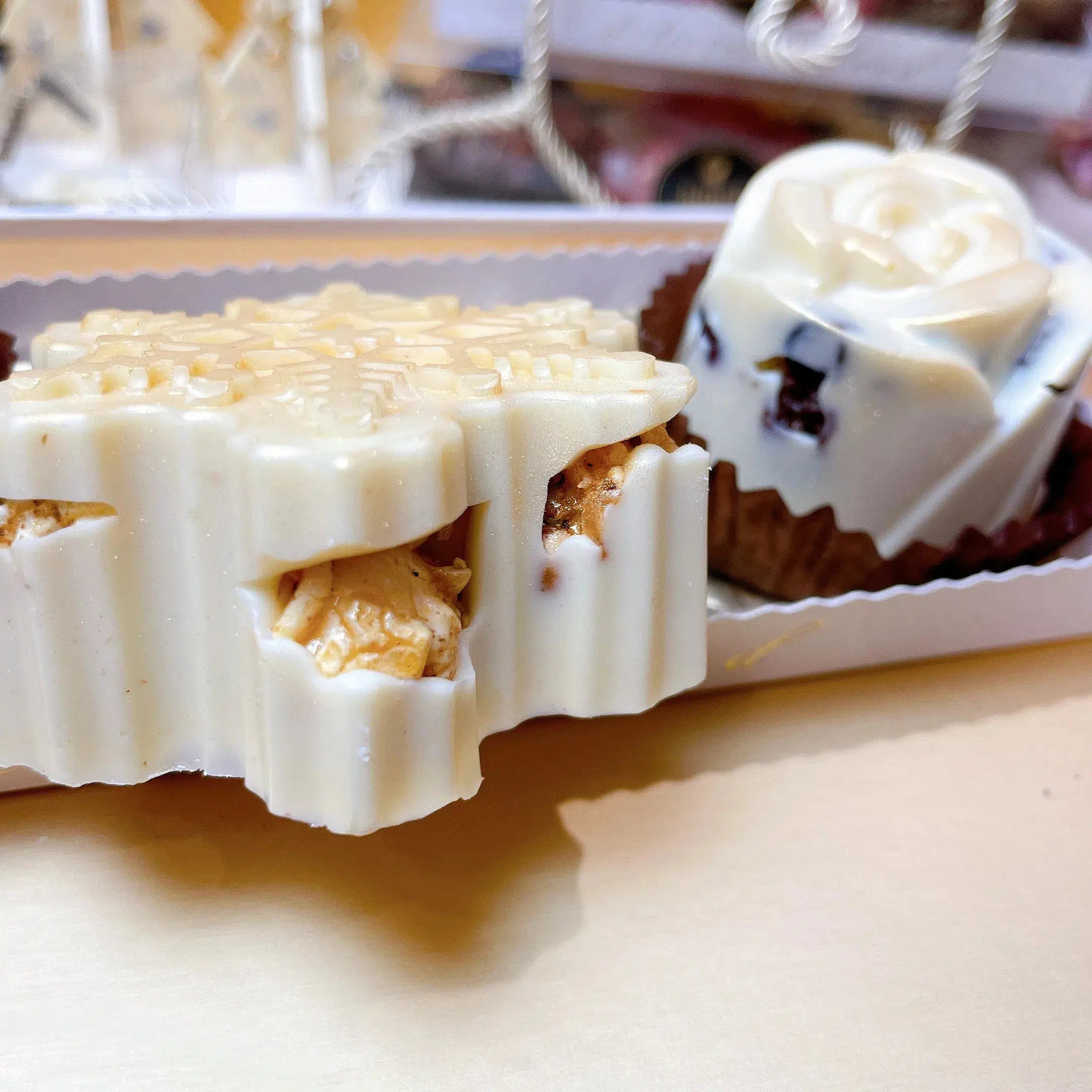 CHOCOLATE SNOWFLAKE CHRISTMAS BALLS DESSERT BOX