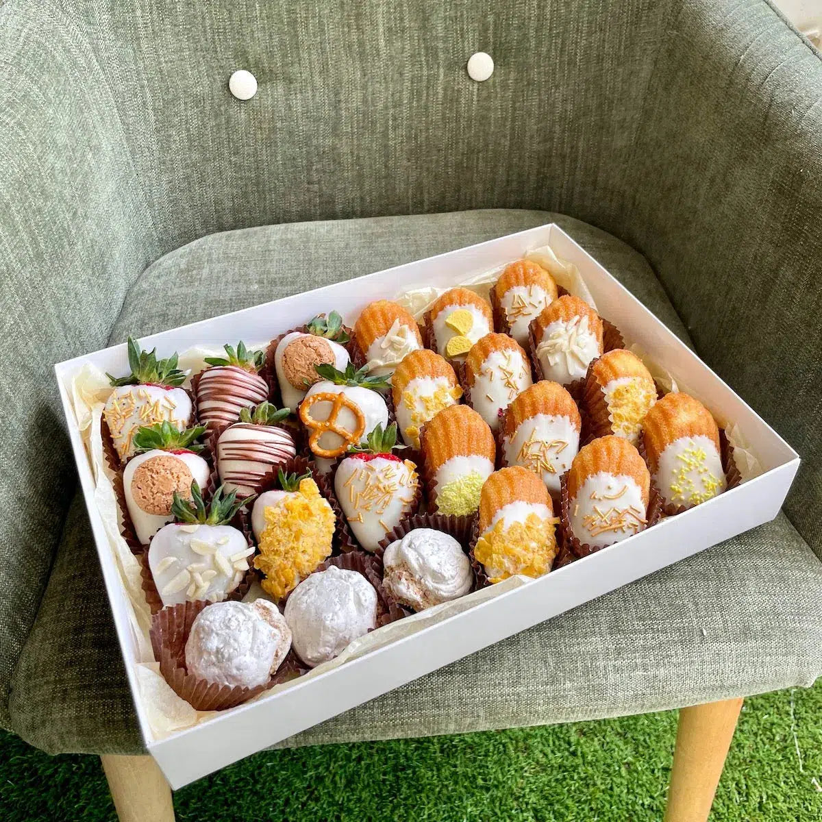 chocolate strawberries, luxury desserts, luxury sweets, chocolate dessert box, dessert box gift, online gifts adelaide delivery, sweet treat box
