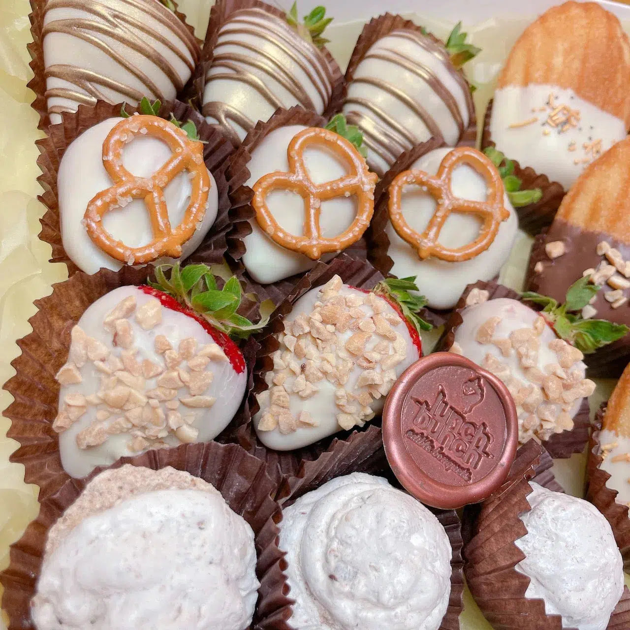 chocolate strawberries, luxury desserts, luxury sweets, chocolate dessert box, dessert box gift, online gifts adelaide delivery, sweet treat box, treat gift box, gift hamper adelaide