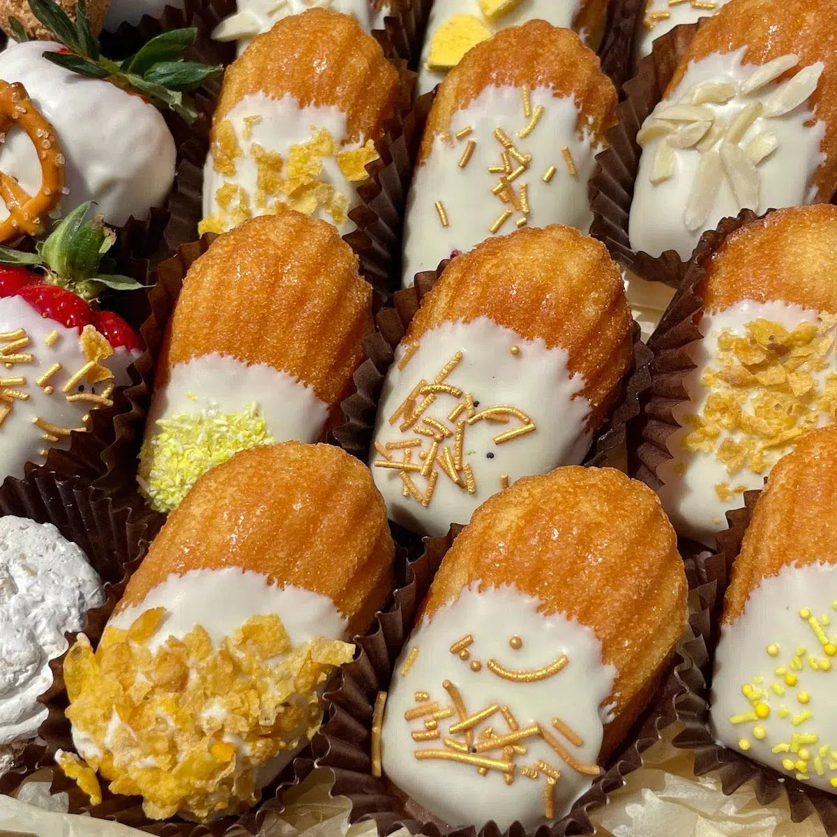 dessert delivery box, Chocolate_Strawberry_Madeleine_Dessert_Hamper