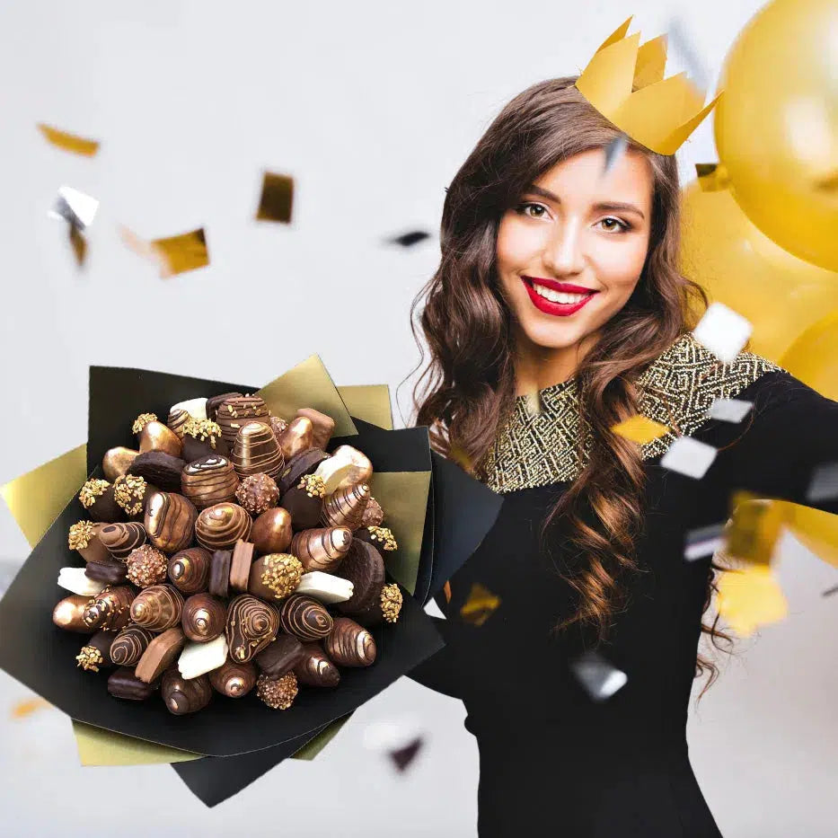 Hand-selected strawberries covered in finest Belgium Chocolate, Sweet Blooms Edible Bouquet. Best Fruit Bouquet Adelaide gift delivery. Same Day Delivery. Luxury dessert Bouquet
