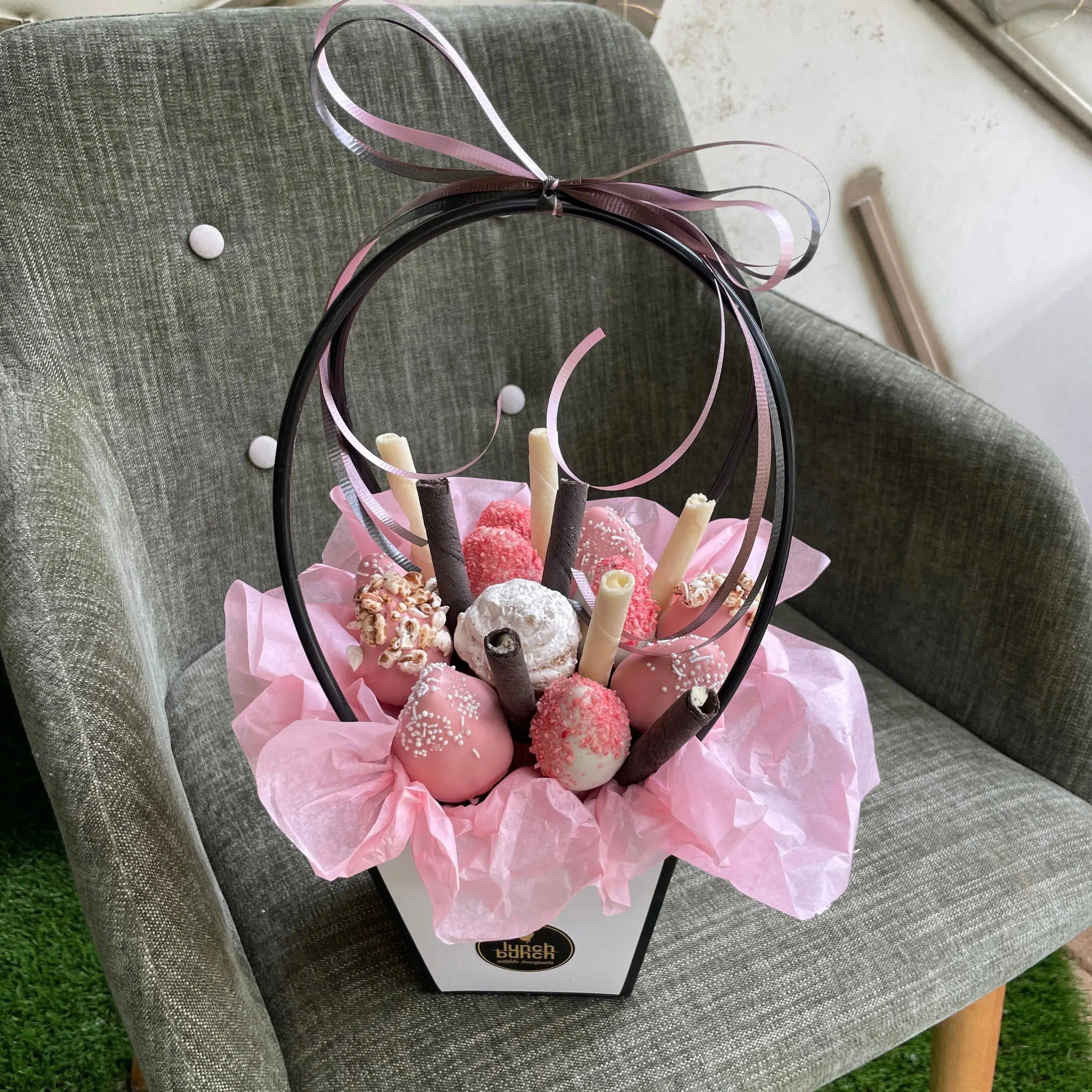 Bag with handles chocolate covered strawberries gift