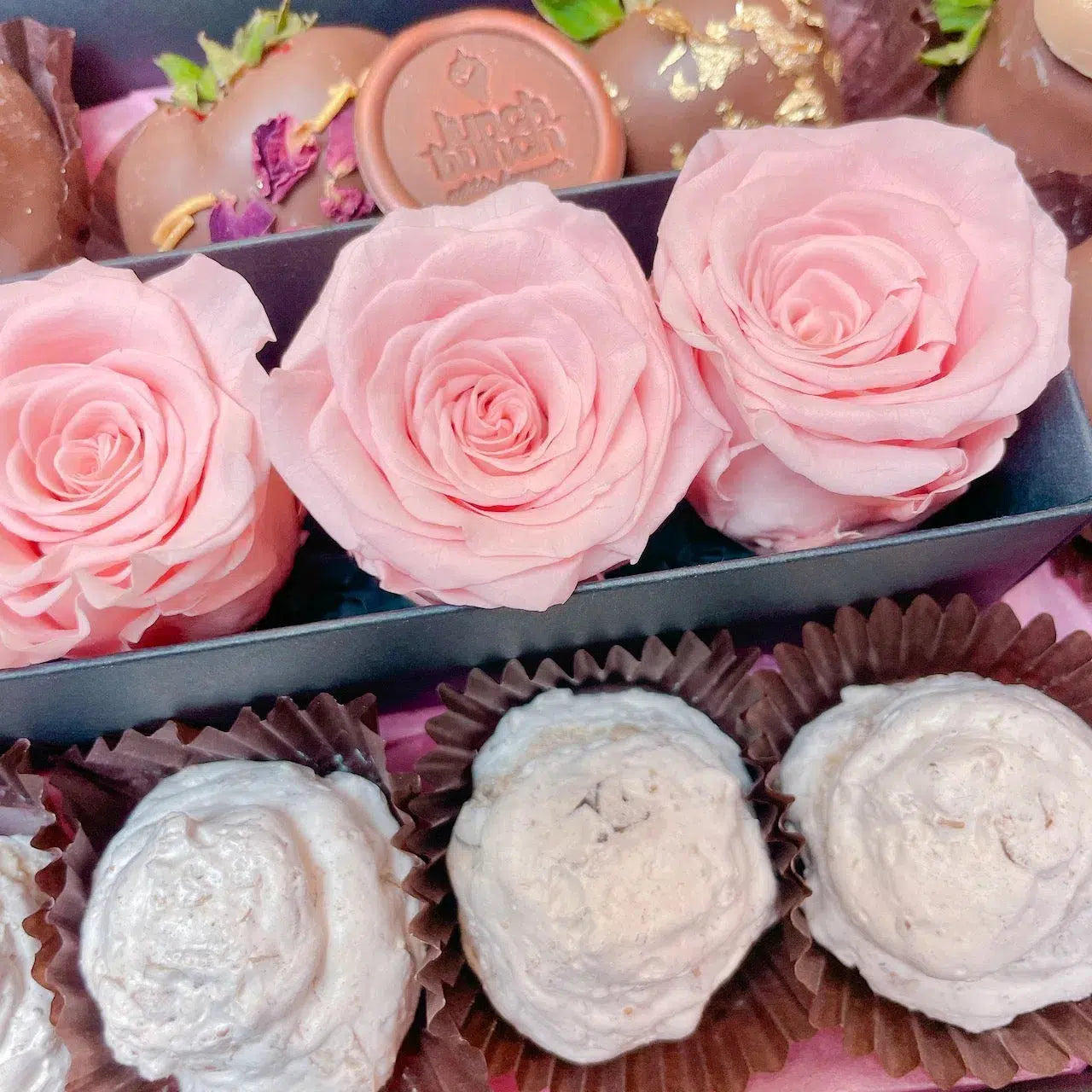 Preserved Roses Box with Same-Day Delivery Adelaide. preserved-deluxe-box, eternal roses, infinity roses, everlasting flowers