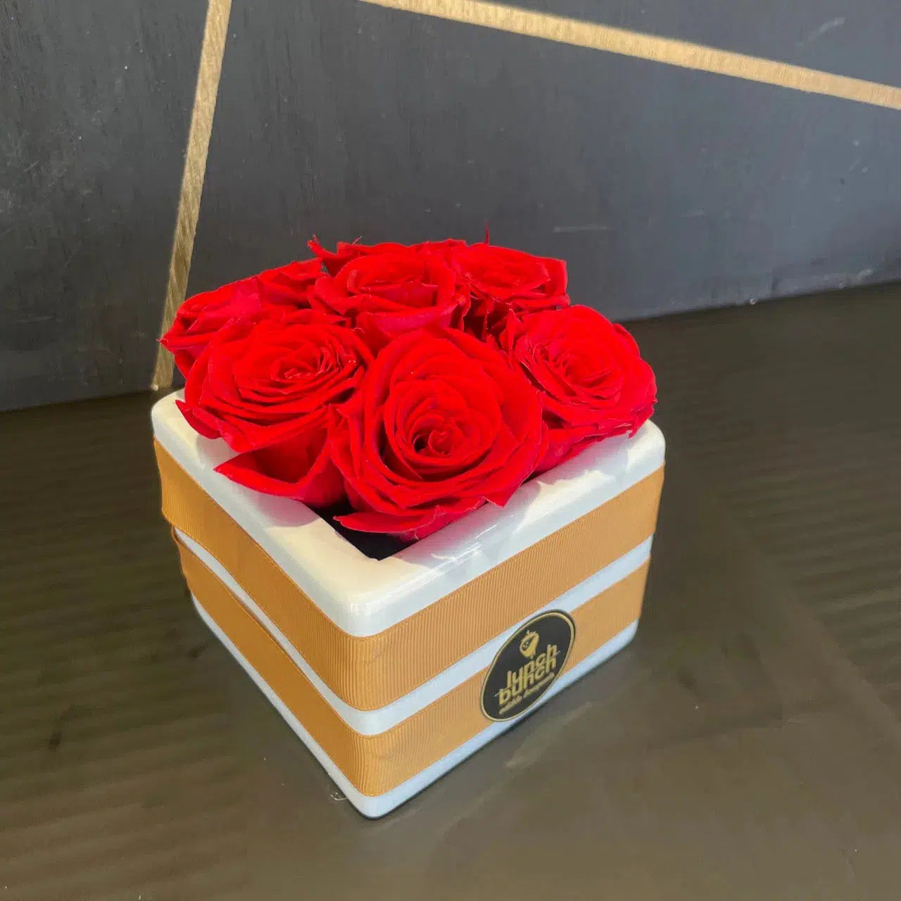 preserved roses, preserved flowers, preserved flower arrangements, preserved flowers bouquets, rose bouquet, everlasting rose bouquet, long-lasting flowers, luxury roses, luxury preserved roses,