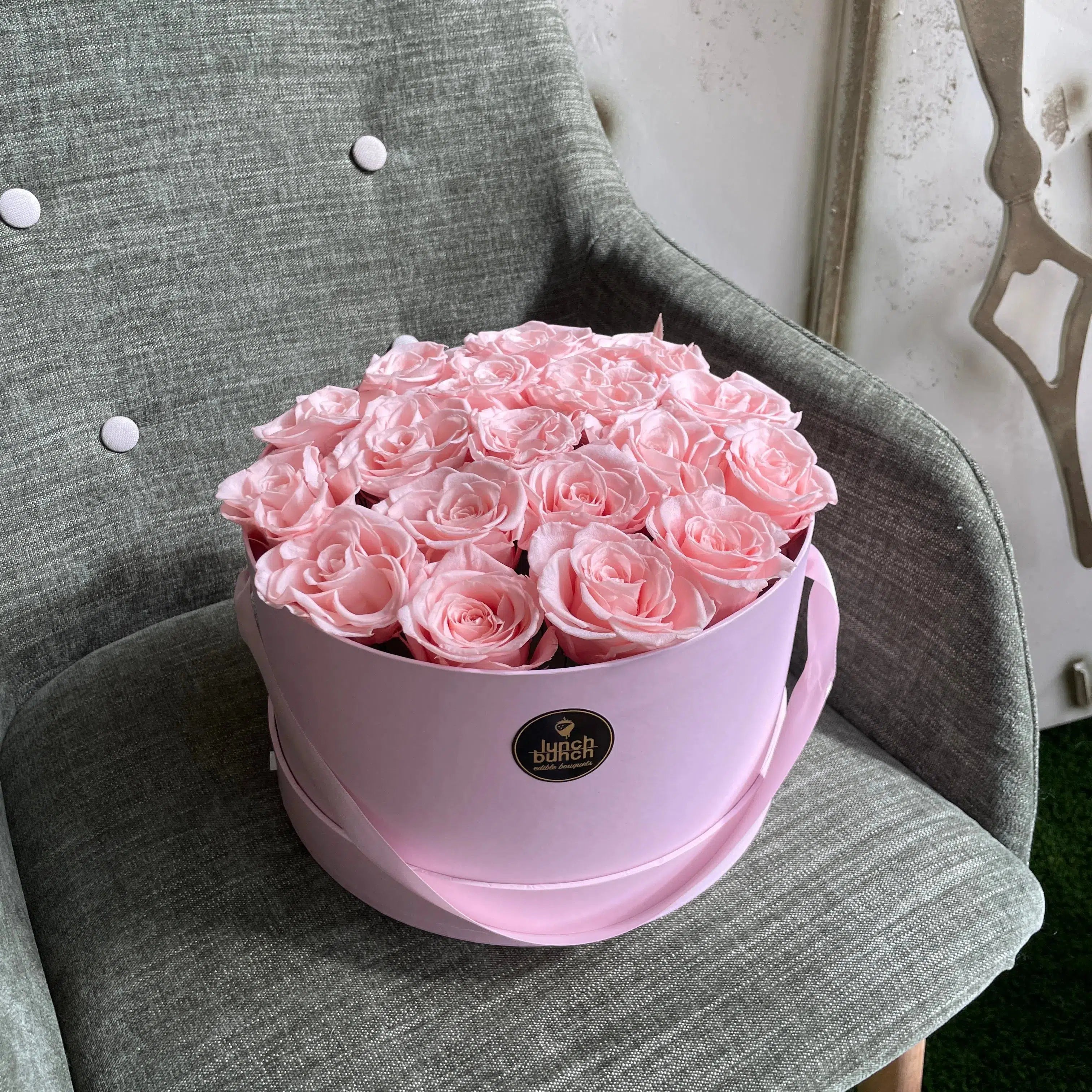 Preserved Roses 18 Pink Aquarium Box-Preserved Roses Box-Lunch Bunch