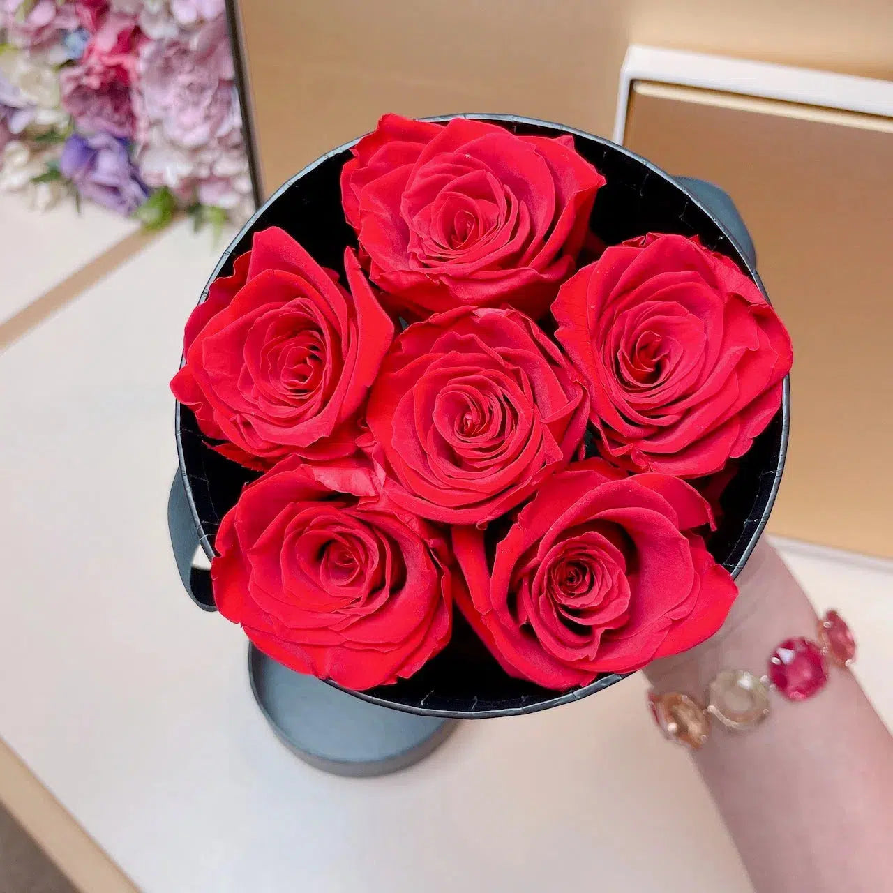 preserved roses, preserved flowers, preserved flower arrangements, preserved flowers bouquets, rose bouquet, everlasting rose bouquet, long-lasting flowers, luxury roses, luxury preserved roses, luxury preserved rose, luxury roses, romantic gift, romantic gifts for her, romantic gifts for him, ideal gift for mom, gift for mom,