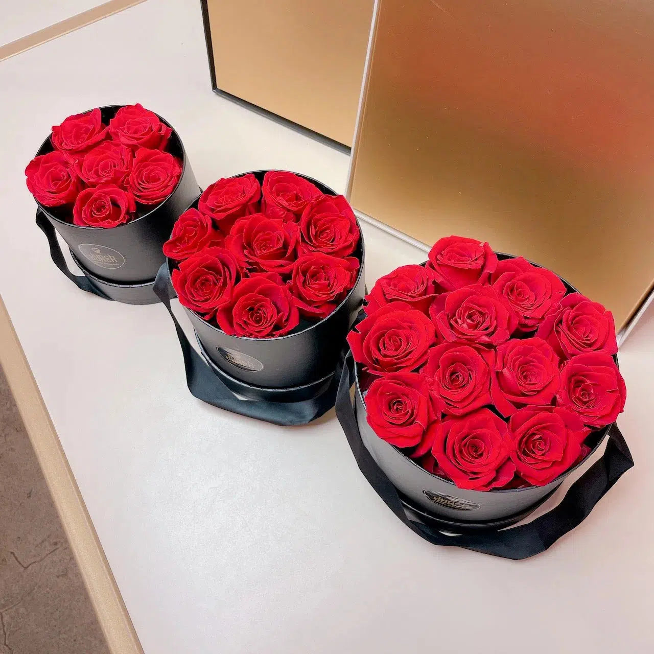 preserved roses, preserved flowers, preserved flower arrangements, preserved flowers bouquets, rose bouquet, everlasting rose bouquet, long-lasting flowers, luxury roses, luxury preserved roses, luxury preserved rose, luxury roses, romantic gift, romantic gifts for her, romantic gifts for him,