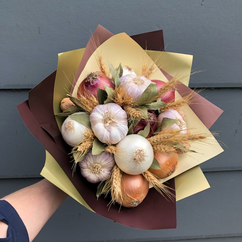 LUNCH BUNCH , EDIBLE BOUQUETS, rustic barn, veggies bouquets, onion bunch, edible bloom 