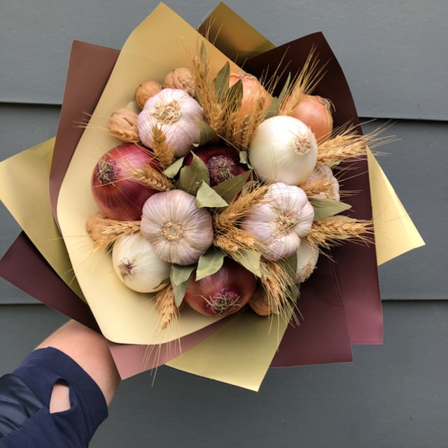 LUNCH BUNCH , EDIBLE BOUQUETS, rustic barn, veggies bouquets, onion bunch, edible bloom 