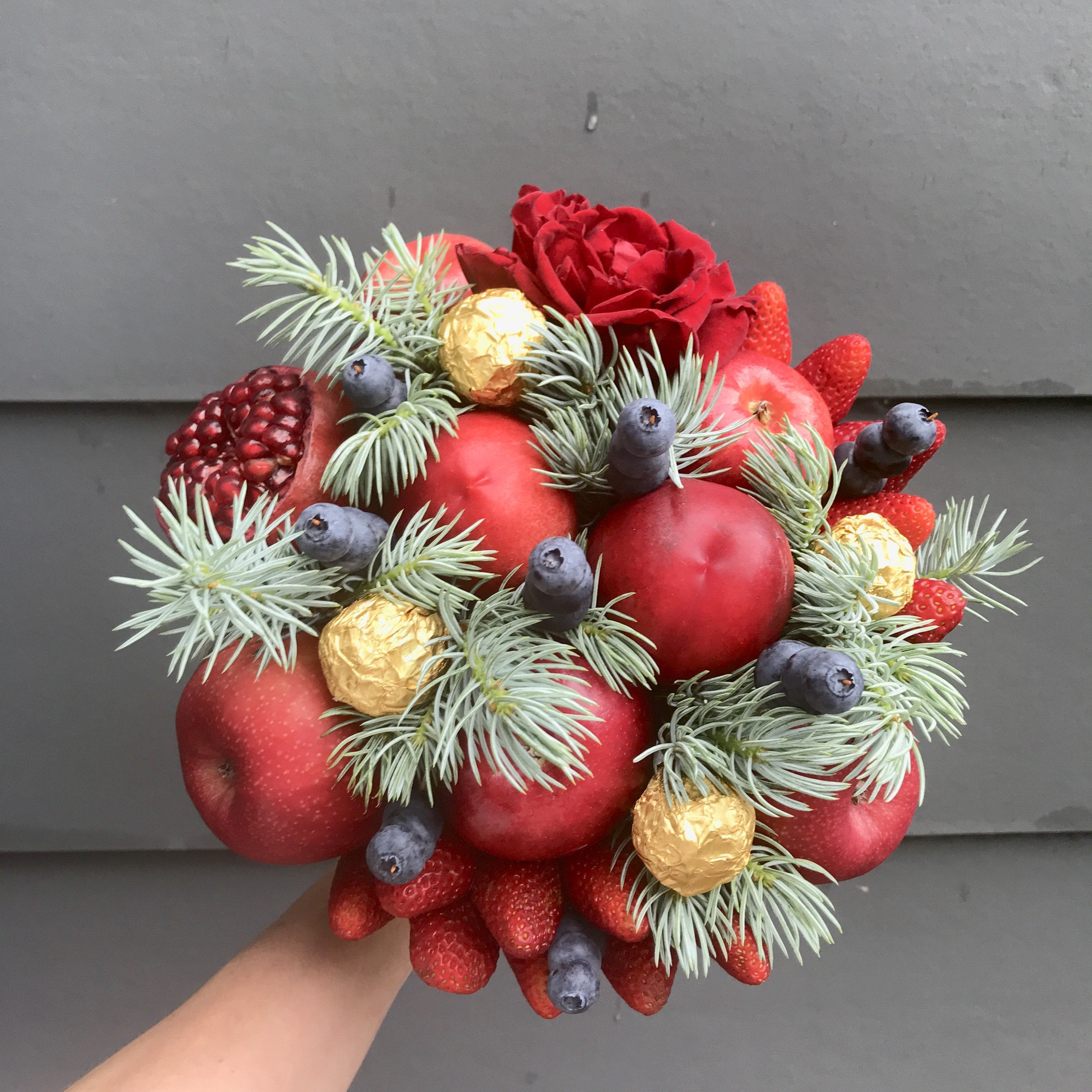 Red Feast - Christmas Fruits Bouquet