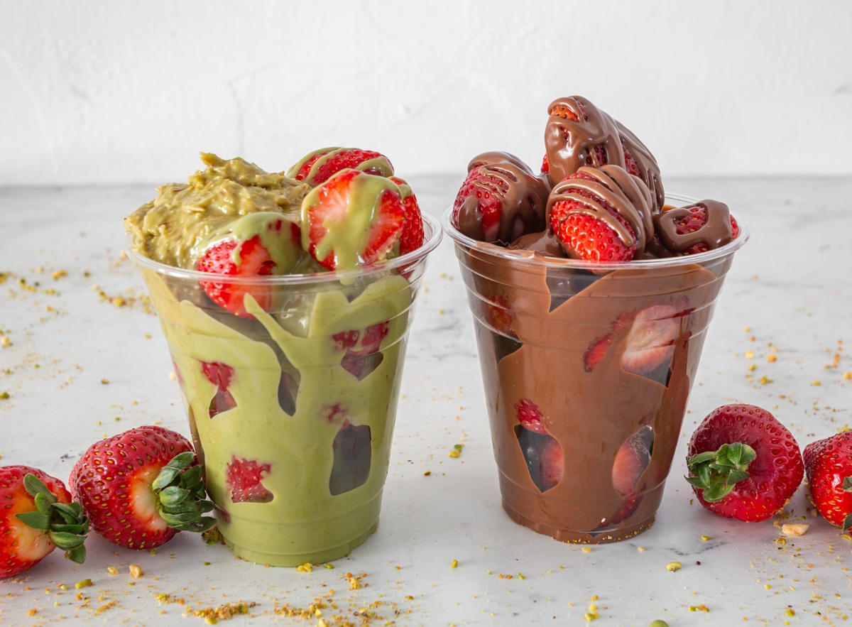Gourmet Dubai chocolate strawberry catering cups with crispy pistachio kataifi cream layers for events in Adelaide and Melbourne.
