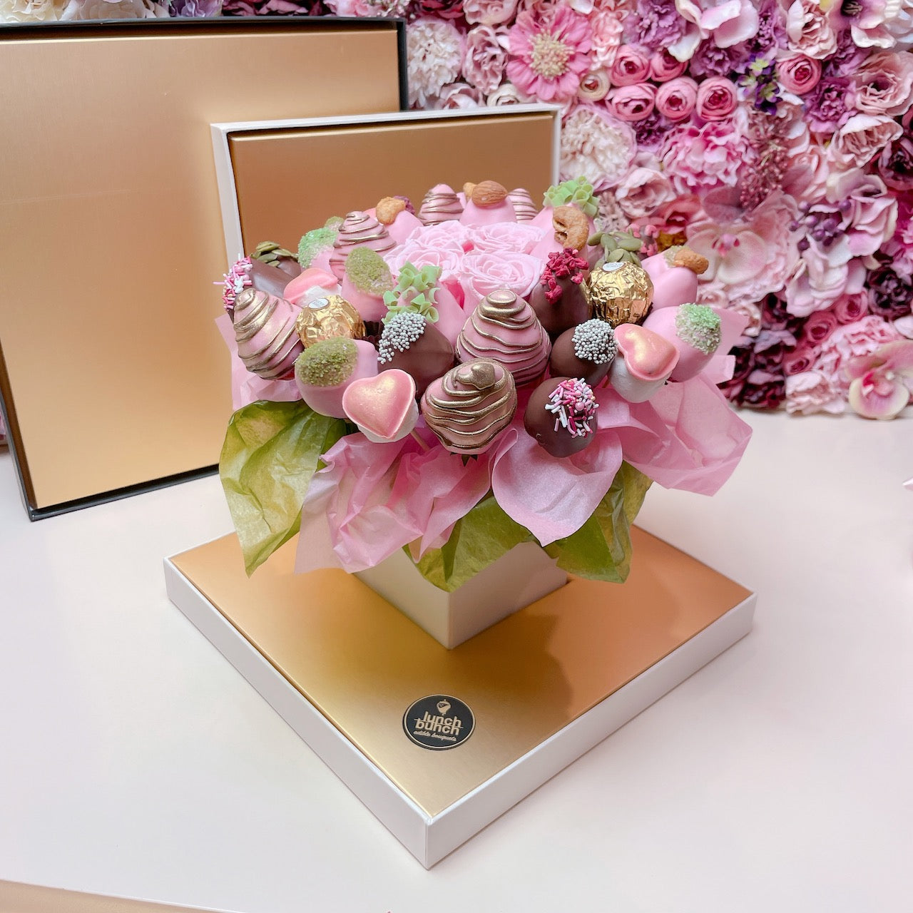 luxury edible bouquet, luxury flowers, chocolate strawberries, chocolate rose, chocolate rose bouquet, luxury gift baskets, luxury gift ideas,