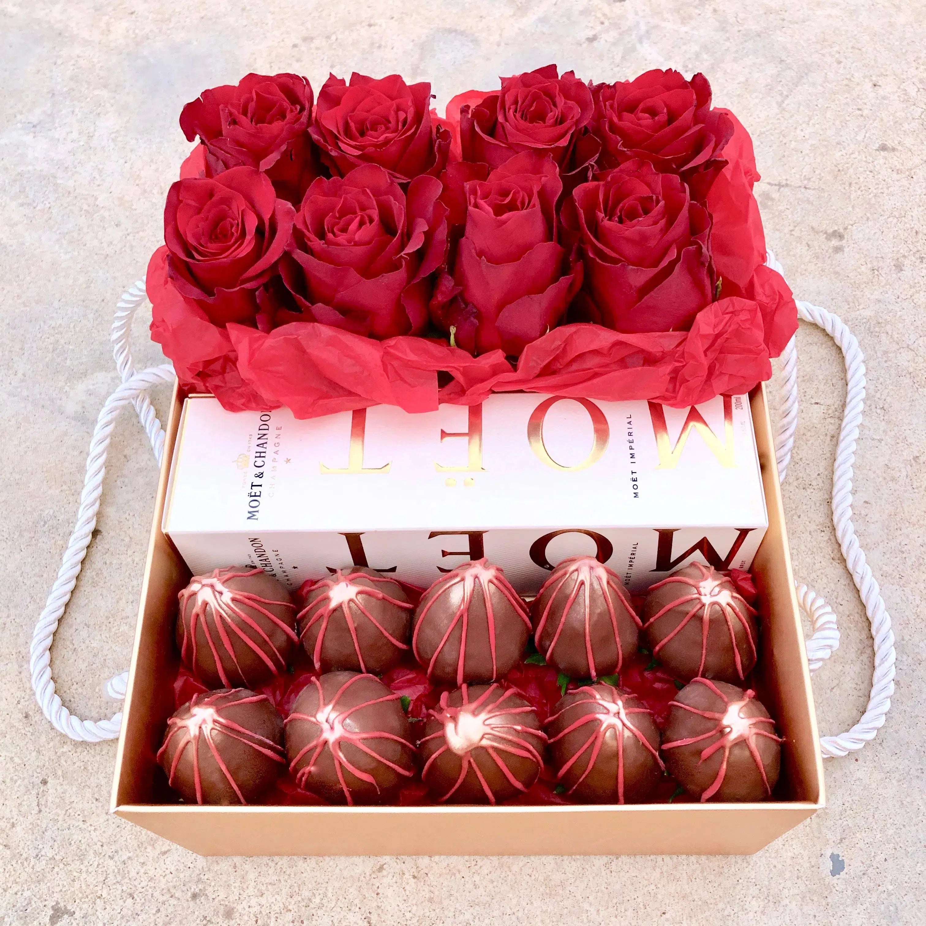 Chocolate Strawberry, Moet Champagne & Roses Luxury Hamper