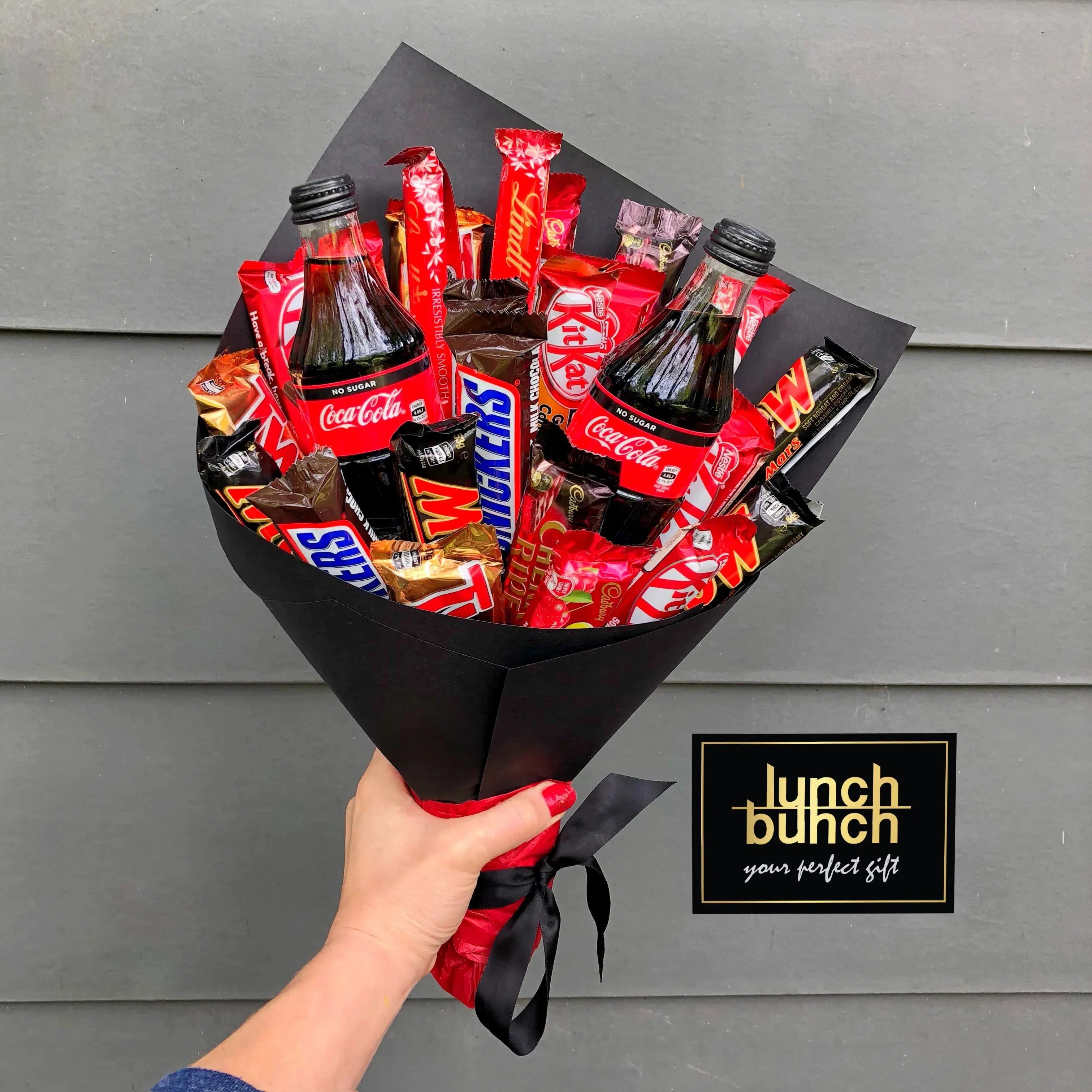 Coca-Cola Bouquet KitKat chocolate confectionery booking online delivery KitKat gift box