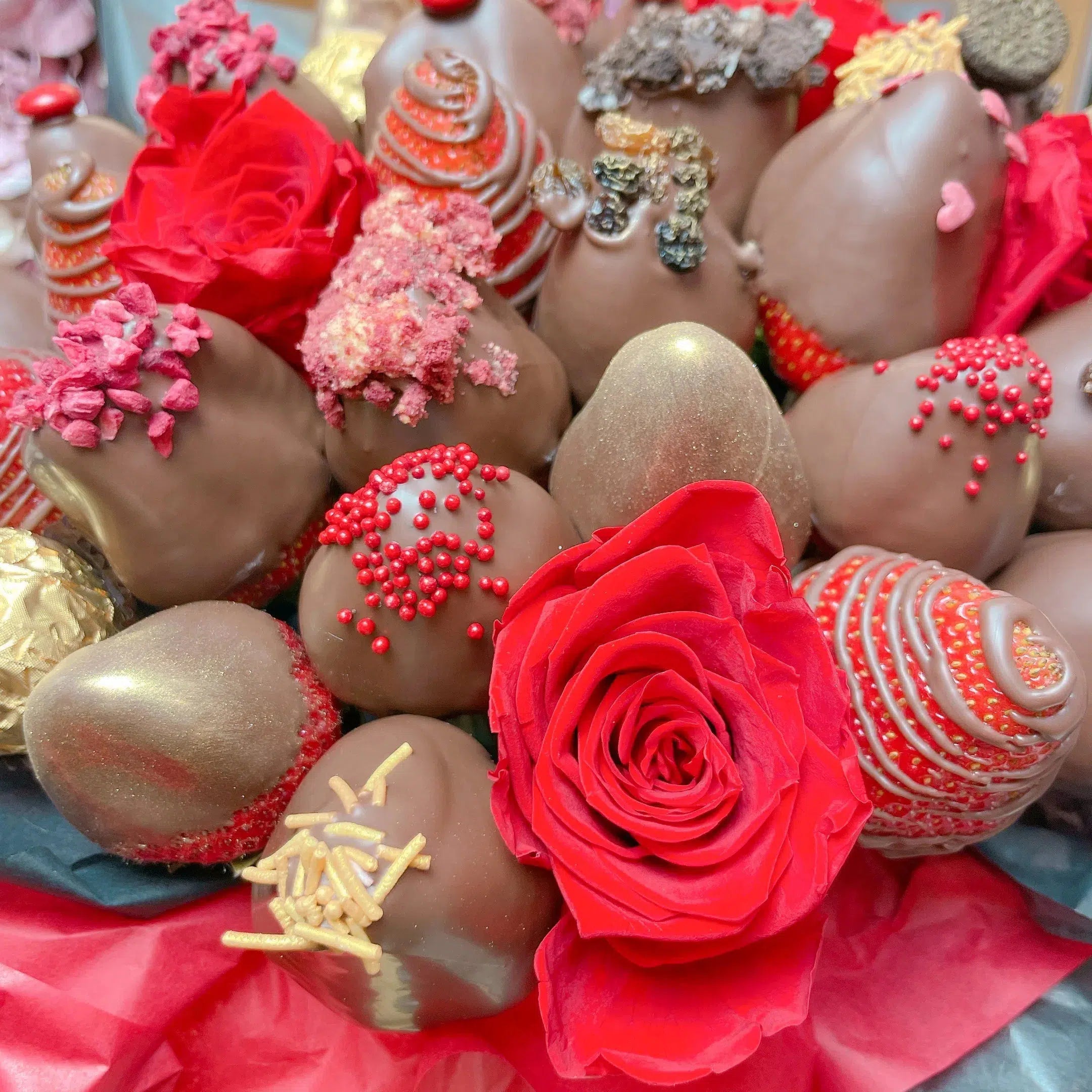 Mother's Day Chocolate Strawberry Bouquet-Chocolate Strawberry Bouquets-Strawberries & Roses-Lunch Bunch