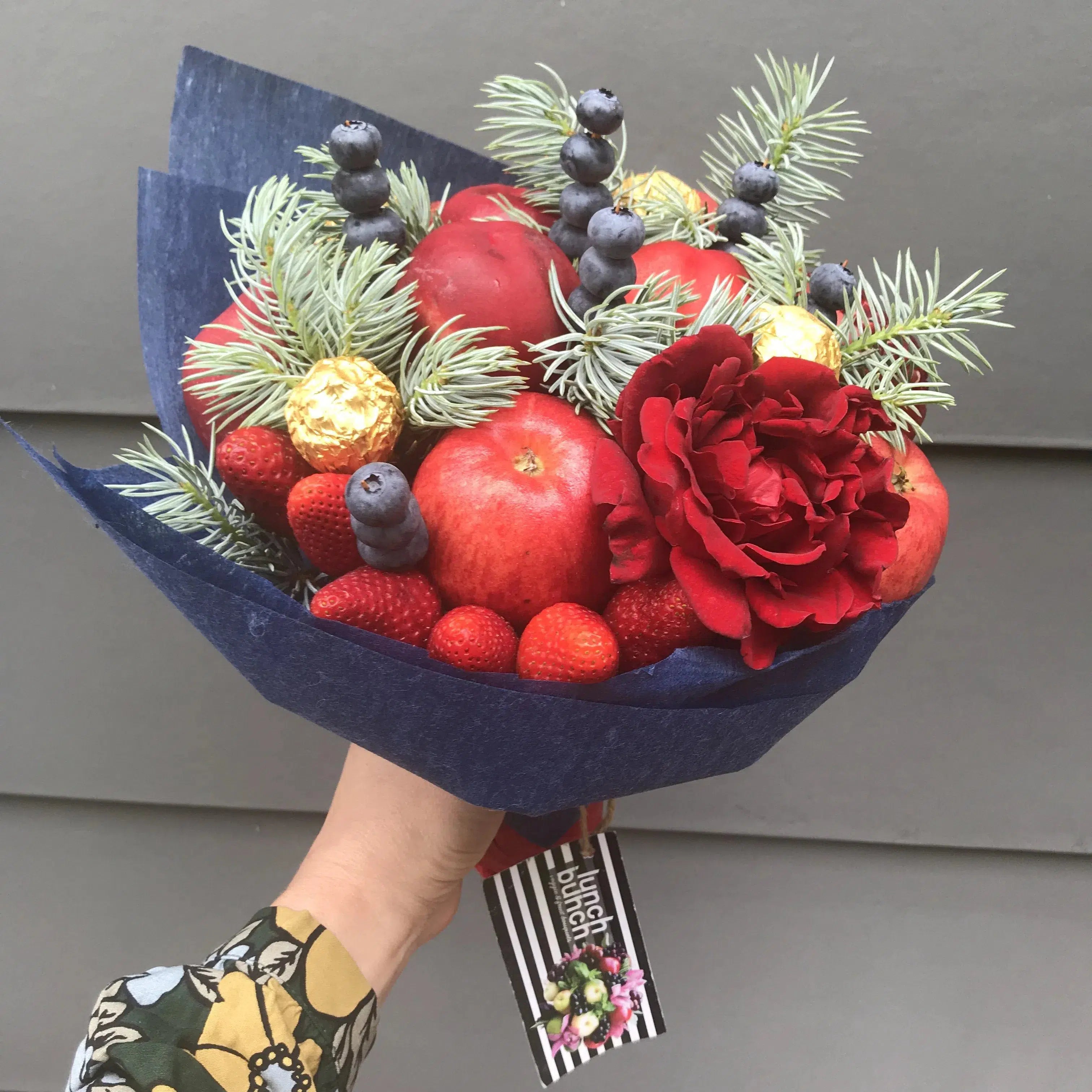 Red Feast - Christmas Fruits Bouquet