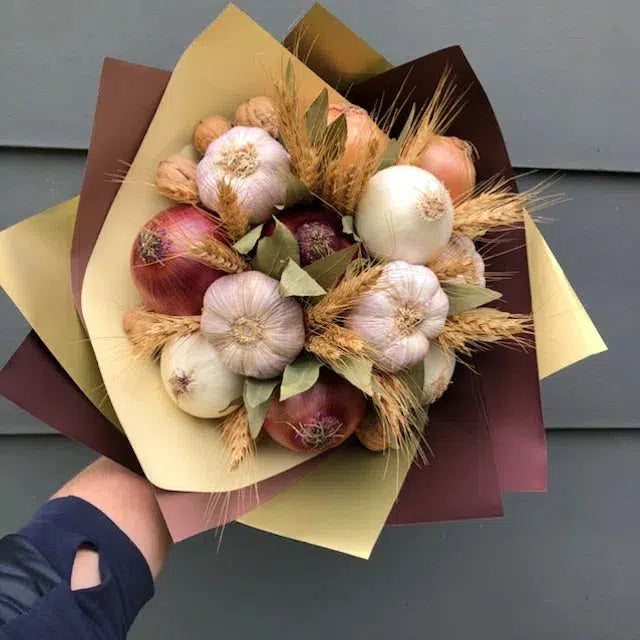 LUNCH BUNCH , EDIBLE BOUQUETS, rustic barn, veggies bouquets, onion bunch, edible bloom 