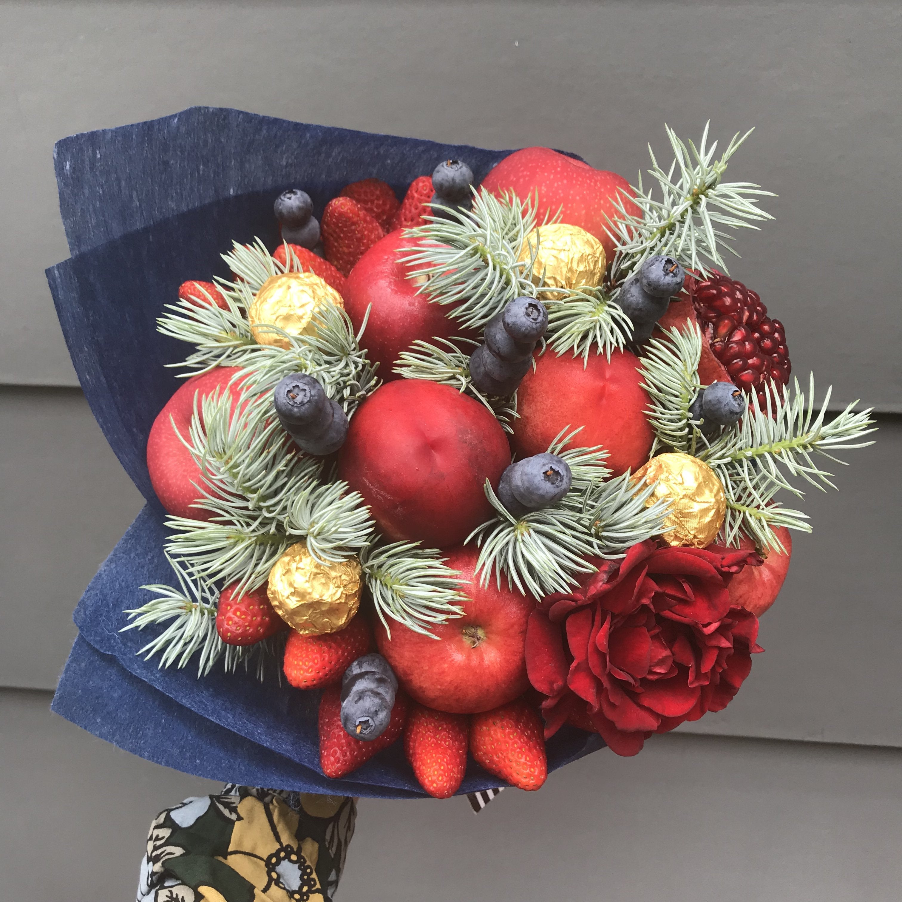 Red Feast - Christmas Fruits Bouquet